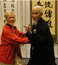 Aufwärmübungen mit Hung Kuen Master Leung Daiyau in Hong Kong 2012. Hung Kuen The Great Fist of Southern China 岭南洪拳 孔祥輝國術體育會新張慶典